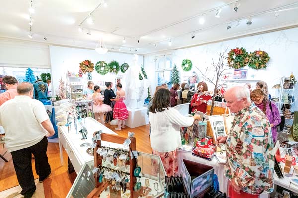 Hui Holidays and First Night  will return to visual arts center